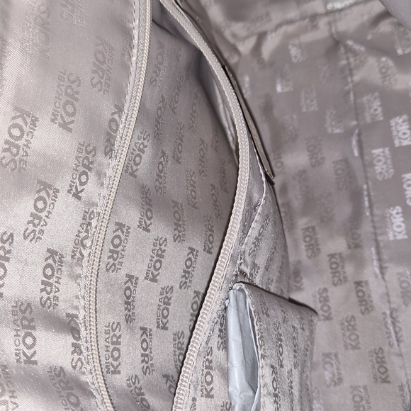 💛Brand New Gold Patent Large Michael Kors Signature Satchel - Picture 9 of 9